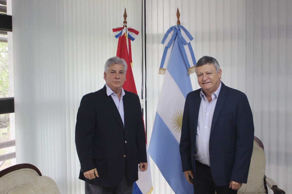 domingopeppo's tweet photo. 🗓
💠 Recibí a Orlando Fiorotto; ex Ministro del Interior🇵🇾, ex Senador Nacional🇵🇾 y ex Embajador de Paraguay ante la Argentina🇦🇷 . 
✅ Hablamos sobre la integración general y cómo fortalecerla, entre nuestros países y la región. 🇦🇷🇵🇾🤝🗺
@fiorottorlando https://t.co/iyn2bGaff5