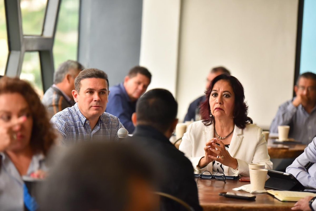 ANavarroMX's tweet photo. Desde morro me ha gustado el jale, lo disfruto, y es que el gran tema es empezar. Una vez que uno se decide a trabajar, a darle duro, y a que se te quite la pena y el “qué dirán”, no hay quien lo detenga, ¡te vuelves imparable!

#PensandoEnGrande
#GuanajuatoCapital
#Guanajuato https://t.co/URk1cbJYGV