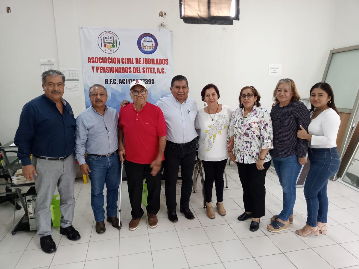 sitet_tabasco's tweet photo. Reunión con maestros jubilados de Chiapas.
Nota completa 👉https://t.co/pIJaWklKMA https://t.co/ocBLjl0RLv