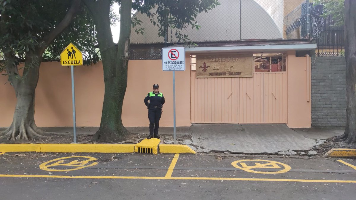 <a href="/villa_duende/">Emiliano</a> <a href="/SSC_CDMX/">SSC CDMX</a> <a href="/OVIALCDMX/">OVIAL_SSCCDMX</a> <a href="/BlindarBJ/">Blindar BJ 360</a> Policías de #TránsitoGCDMX realiza recorridos constantes en esta demarcación, con el fin de evitar estacionamiento prohibido.