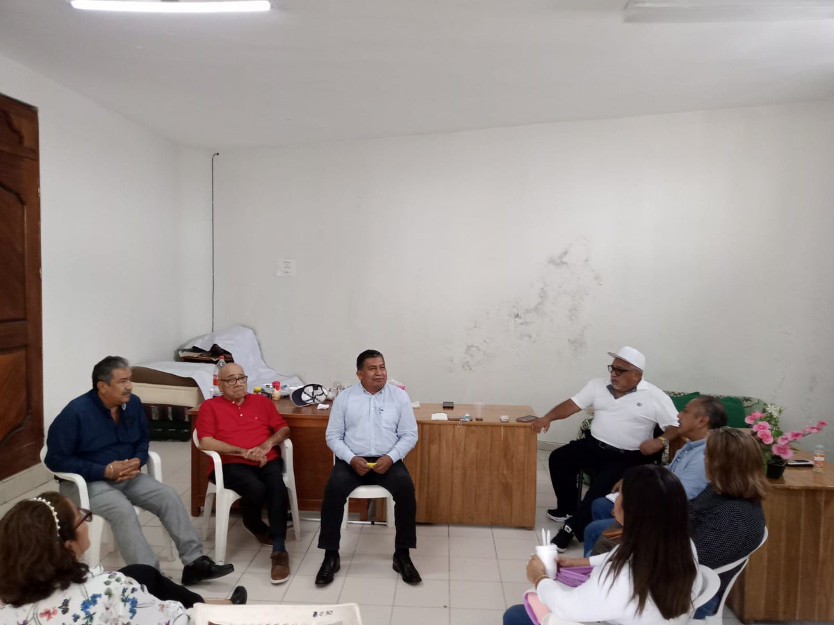 sitet_tabasco's tweet photo. Reunión con maestros jubilados de Chiapas.
Nota completa 👉https://t.co/pIJaWklKMA https://t.co/ocBLjl0RLv