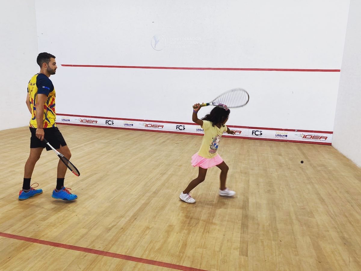 ¡VISITA CRACK!😊🙏🏼👏🏼 Durante esta semana tuvimos la fortuna de entrenar, aprender y compartir experiencias con el crack y #2 de Colombia 🇨🇴, Juan Camilo Vargas💪🏼💪🏼💪🏼
•
¡ENORME JUANK, GRACIAS POR ALEGRARNOS LA VIDA! 🙂
•
#JuanCamiloVargas #Visita #Entrenamiento #Experiencias