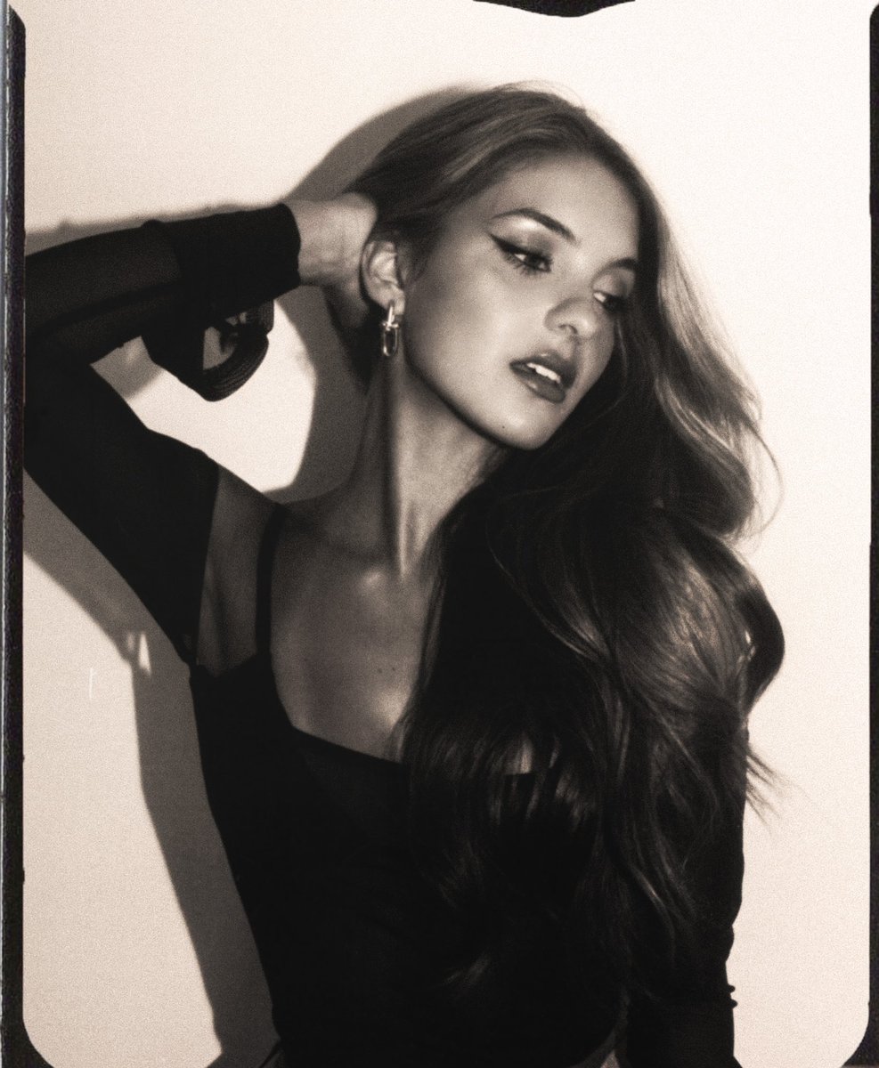 yourfriendandre's tweet photo. a photobooth moment // Lexi Rivera 🎞 https://t.co/T6g7ajSkcj
