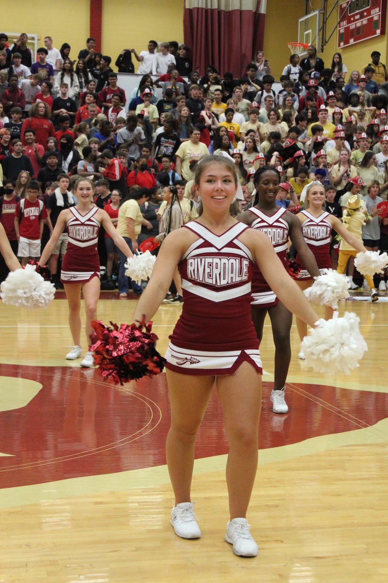 T_Cain88's tweet photo. Nobody does a pep rally like @RiverdaleHighTN β₯οΈπ #DaleYeah #RedAndGold #HotelMotel @daleyeahcheer #SeniorsWIN https://t.co/3G5ZzIGMSh