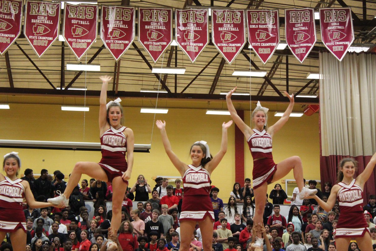 T_Cain88's tweet photo. Nobody does a pep rally like @RiverdaleHighTN β₯οΈπ #DaleYeah #RedAndGold #HotelMotel @daleyeahcheer #SeniorsWIN https://t.co/3G5ZzIGMSh