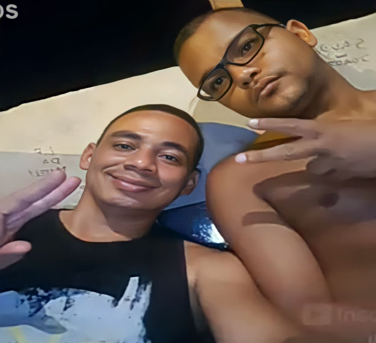 baudorio's tweet photo. Bodão e Tyrson, ex frentes da favela do Antares, mortos juntos em 2017. Segundo a policia, eles estavam tentando atravessar do Rodo para o Antares quando foram mortos. Um fuzil, uma pistola e 4 granadas foram apreendidas com eles. https://t.co/qLmdyW6YeE