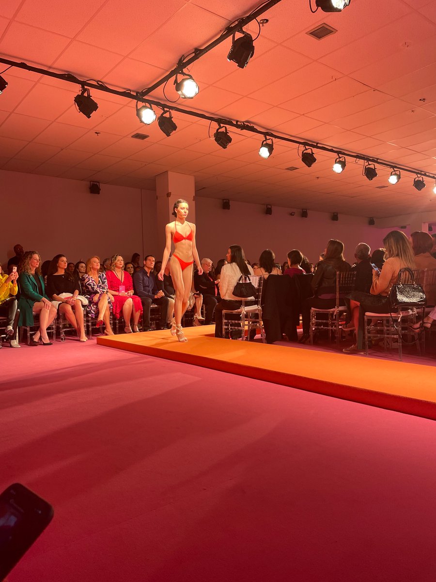 Vem, verão! Moda praia na passarela do #ColinasFashion