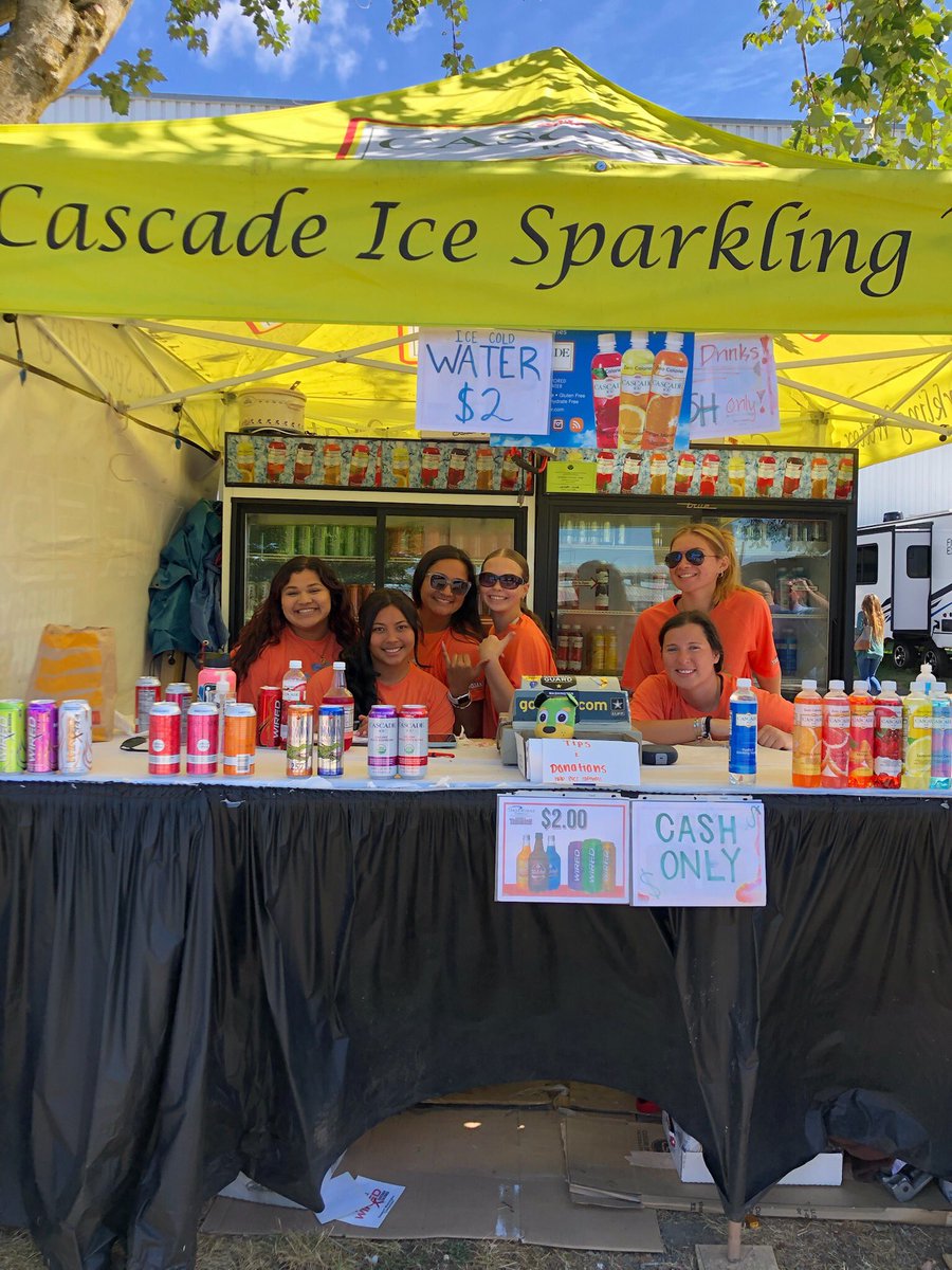 fpcatch4's tweet image. Last Day for Trojan Softball at the Evergreen State Fair. Record number of sales! Great teamwork! #evcc #evcctrojans #evccsoftball #family