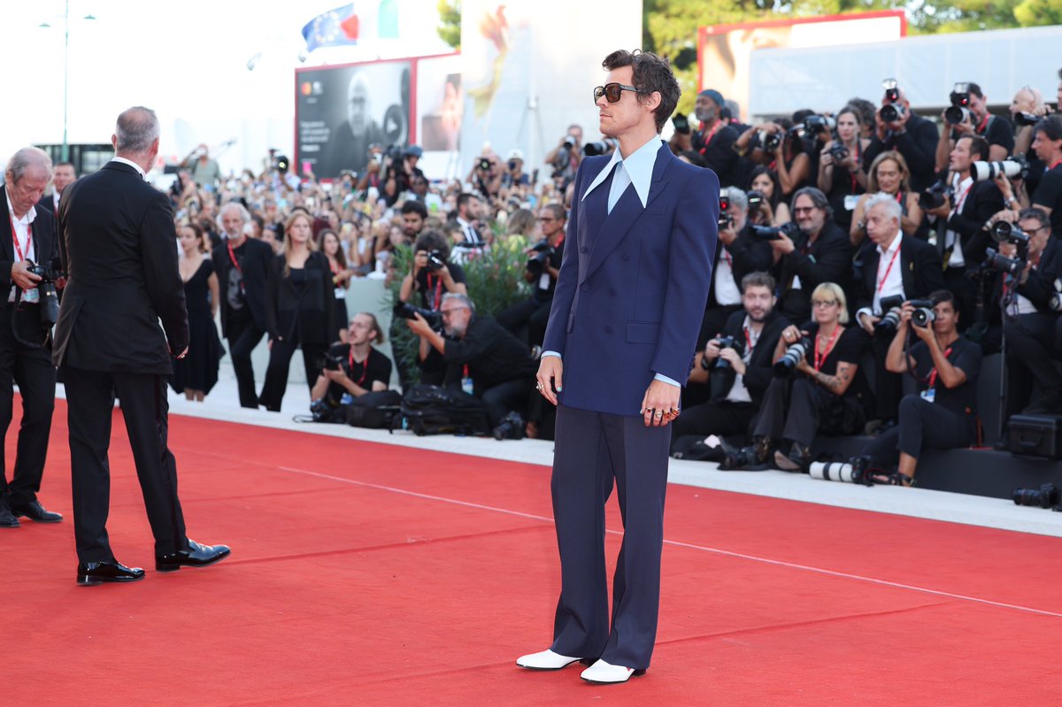 harrycolmedia's tweet photo. 📸 | ¡Harry en la alfombra roja esta tarde!
Vía: ©️ owners
#Venezia79 #DWD #DontWorryDarling #PremierDWD https://t.co/YF3vzcuoqK