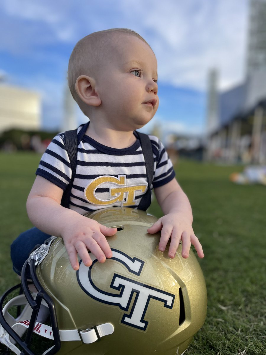 MsNjStewart's tweet photo. The next generation. #TogetherWeSwarm #GoJackets https://t.co/DNwgYV556x