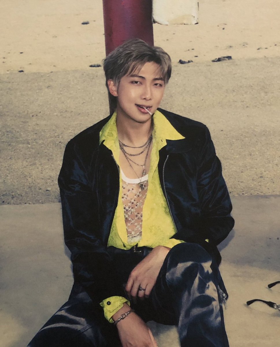 EB0YRM's tweet photo. IM SHAKING OMG NAMJOON https://t.co/ycjIae1QV1