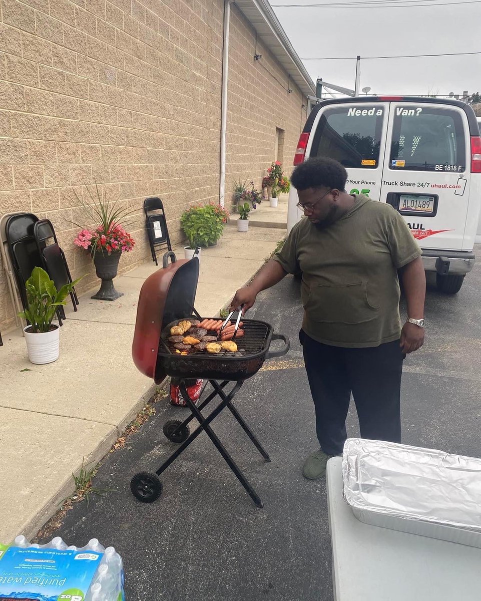 JakeTowersChi's tweet photo. Community Cookout was a success. They now know someone is willing to fight for them. #LetsBuildTowers37thWard 
#TheTimeIsNow https://t.co/N8H0baMPrH