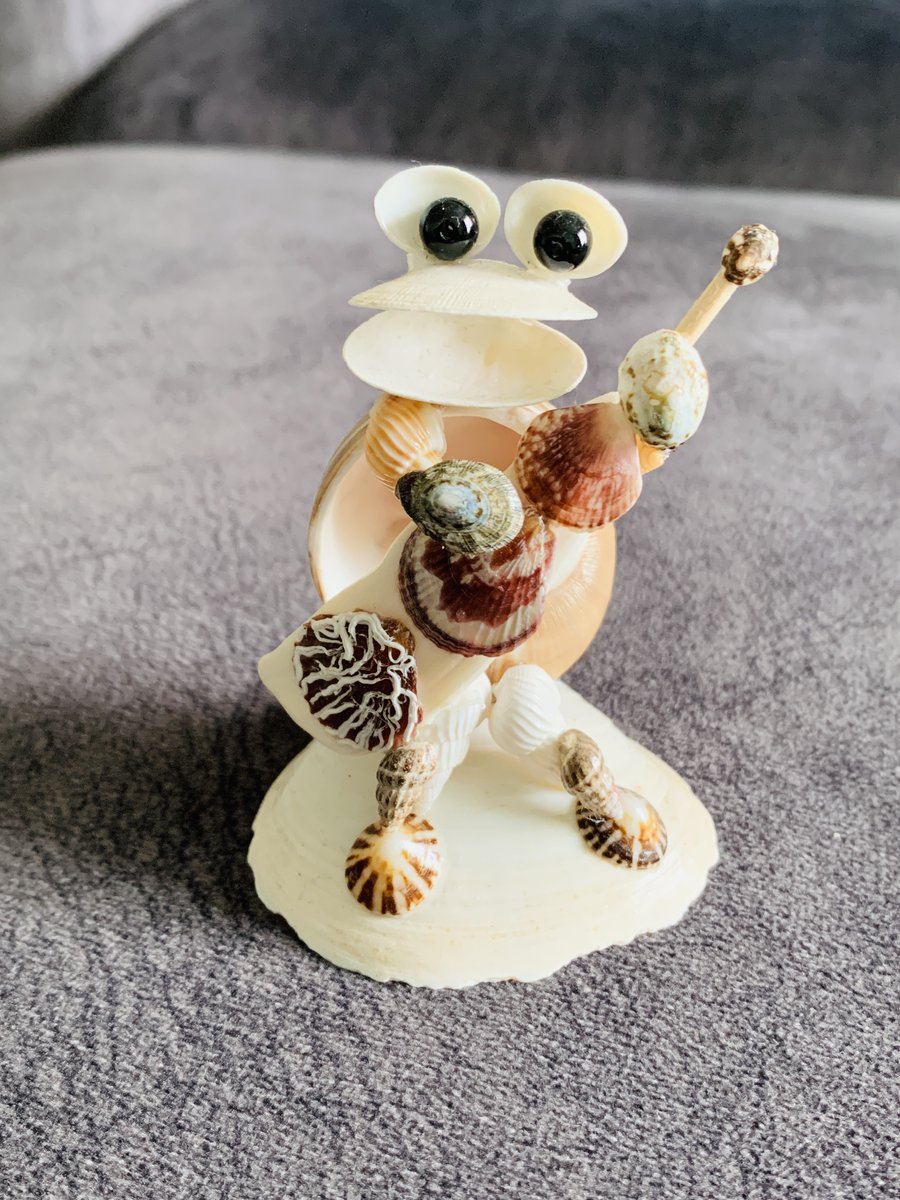 おはようございます！
今日の天気は曇り☁

結構間に買ったカエルさん🐸
全部貝で出来ていて可愛くて買いました~🥰
皆さんは最近何か買いましたか😀？

今日も1日頑張りましょう💪

#企業公式が毎朝地元の天気を言い合う  
#企業公式夏のフォロー祭り
#企業公式相互フォロー祭り