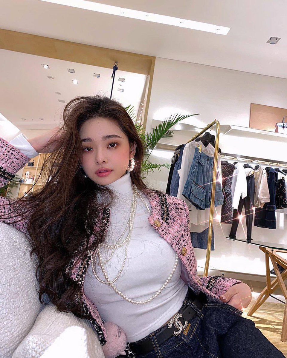 freeziafiles's tweet photo. rich and pretty in pink👛
#songjia #freezia #dearzia #free지아 #SinglesInferno https://t.co/6MEP2NMTaK