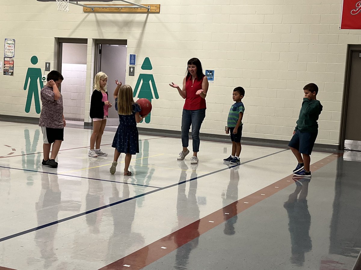 SingerStacy's tweet photo. I got my dose of darling at @MPSRockwell. These two mommies were taking their babies on vacation. Heard a great joke via eye tracking on an iPad. Saw the FABULOUS Julie Sutfin! And I got to play a little four square.  #Proud2bMPS #somuchgoodness https://t.co/orUm73rXx1