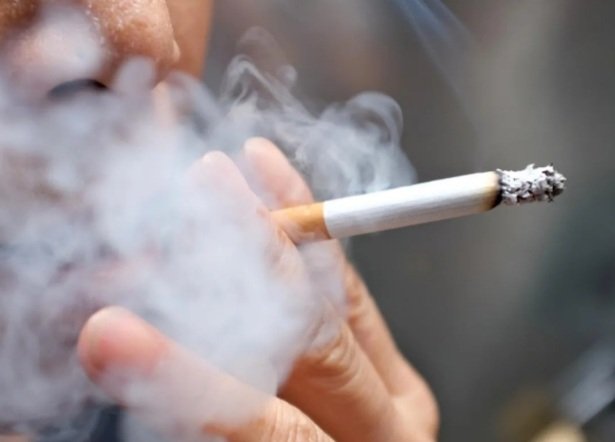 drazaidaroam's tweet photo. Fumar es la principal causa por cáncer de pulmón, factor de riesgo en 14 tipos de cáncer; responsable del 20% de muertes por cáncer y más del 70% de muertes por cáncer de pulmón. La exposición al humo de tabaco ajeno en el hogar, trabajo,.. aumenta significativamente el riesgo. https://t.co/RjwfoL0iee