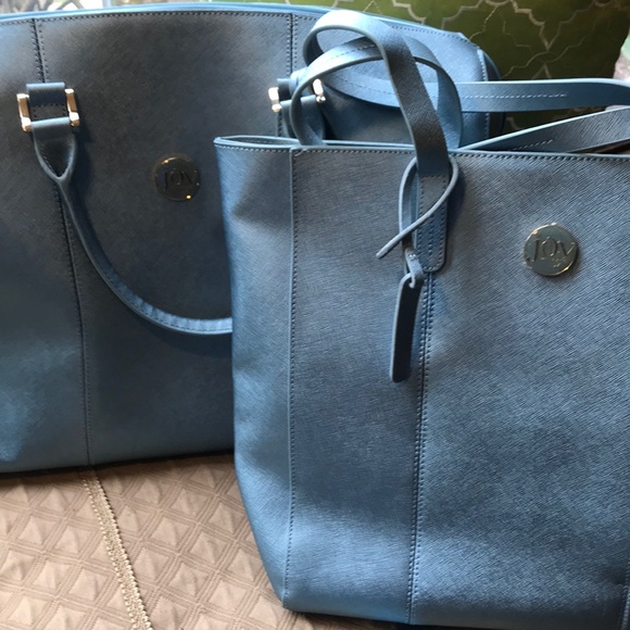 BrendaRaine4's tweet photo. So good I had to share! Check out all the items I'm loving on @Poshmarkapp #poshmark #fashion #style #shopmycloset #tignanello #coach #joymangano: https://t.co/Dk5j36paqu https://t.co/34gEORhCVv