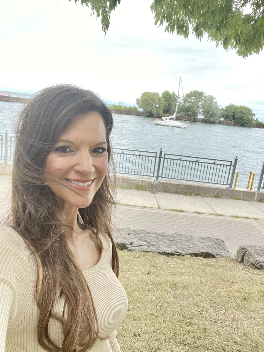 melanie_korach's tweet photo. Happy #labourday everyone! I loved walking by the water and watching the sailboats with my mom. It was really peaceful. It reminds me that the best things in life are free. #StarfishClub https://t.co/lYjleKUnwb
