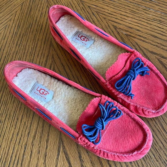 AliceHawkswort2's tweet photo. So good I had to share! Check out all the items I'm loving on @Poshmarkapp #poshmark #fashion #style #shopmycloset #ugg #volcom: https://t.co/QkOvEj9qAK https://t.co/W84ZhDNZmq