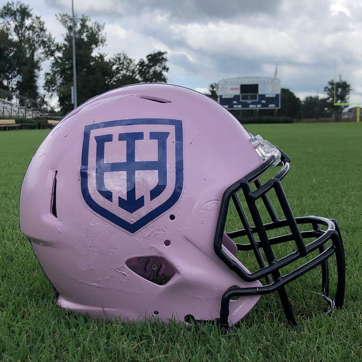 HeathwoodFB's tweet photo. Join us for a PURPLE OUT at Friday's varsity football game to show your support for the American Cancer Society's Crucial Catch initiative - an effort to encourage the importance of early screening to catch cancer. The Highlanders  take on Porter Gaud, kick-off is at 7:30 PM. https://t.co/UZAUcPxDz8