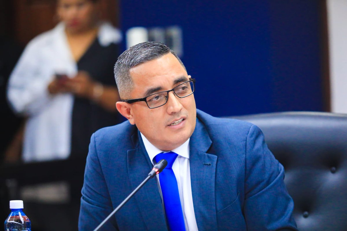 PDDHElSalvador's tweet photo. #ProcuradorDDHH #ApolonioTobar afirma que durante su gestión se realizaron acciones sin antecedentes. Cómo la Gira de Consulta con Víctimas del Conflicto Armado por los 14 departamentos. Y posicionó nuevamente la #PDDH a nivel internacional, lo que se hizo evidente con la Cumbre. https://t.co/VilZobpM5A
