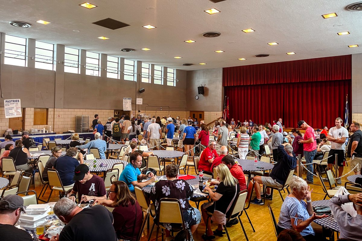 brianmmunoz's tweet photo. Another weekend, another wonderful cultural gathering in #StLouis — this time around was @opastl's 105th GreekFest in the #CWE! You know the food is going to be good when the lines are this long. https://t.co/IbjRRei9Vp