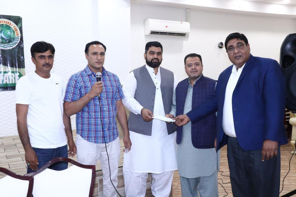 PakinNewYork's tweet photo. Thank you Pakistan Overseas Forum &amp; Shahid Raza Ranjha @shahidranjha63 for your solidarity with the flood affected in 🇵🇰 &amp; for generous donations. Special 🙏 to 🇵🇰🇺🇸 community for rising to the occasion and reaching out to flood-affected people in difficult times. https://t.co/cmyx4YAevK