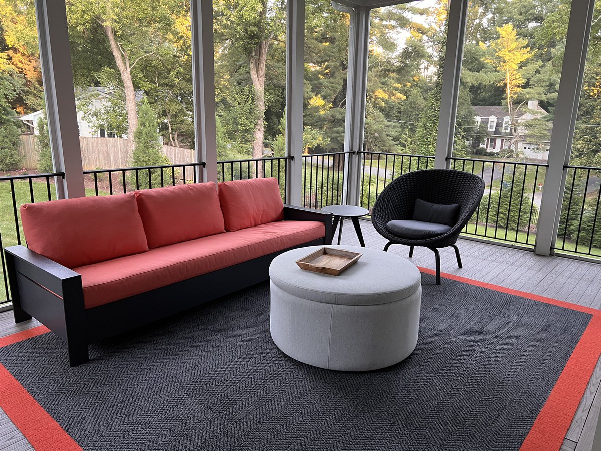 krismck's tweet photo. Loving my newest rugs! Thank you @florsquares! #flor https://t.co/NF3DuMaOgQ
