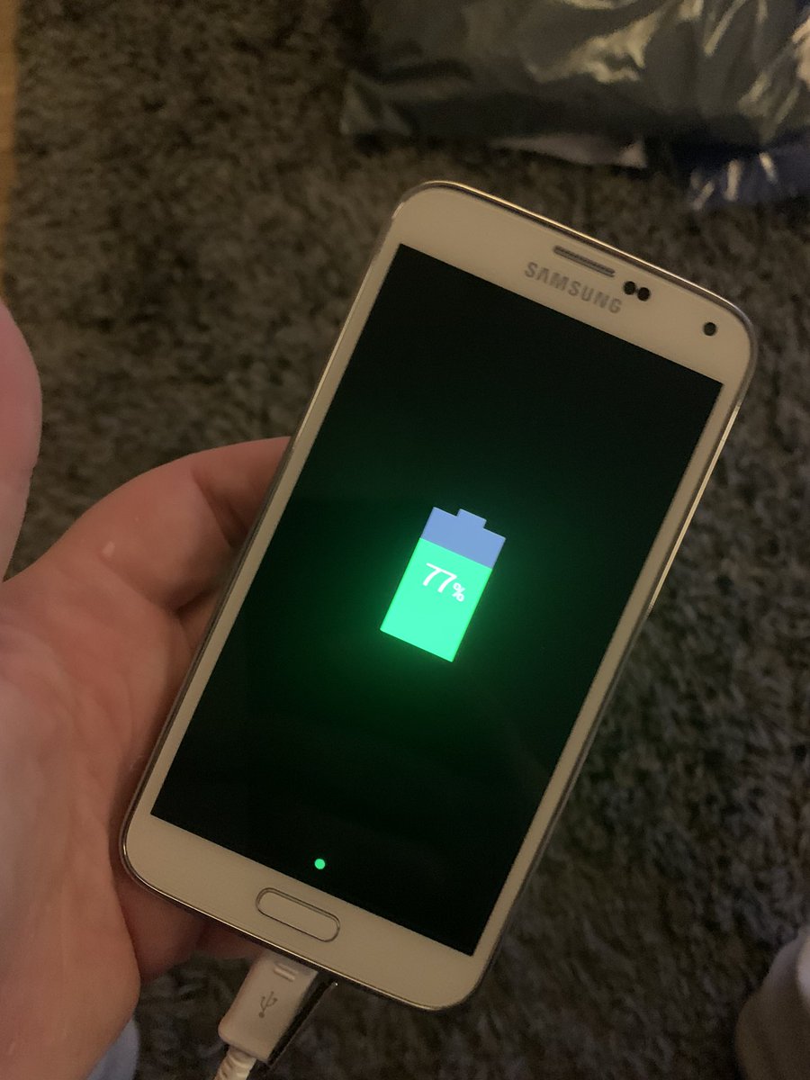 OfficialRobbynK's tweet photo. This little phone was the bees knees in 2016…hopefully will help to keep me sane in MPM life…if the SIM card ever arrives 🙄🤔 https://t.co/iRXGGtkCZn