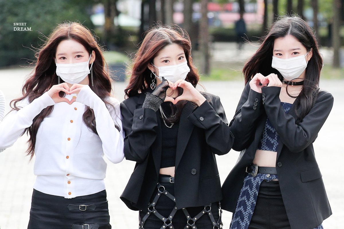 220227
#윤채원 #채원
#명형서 #형서 <a href="/M25_CLASSy/">Awkwafina Shady Facts</a>
#김유연 #유연 <a href="/triplescosmos/">tripleS official</a>