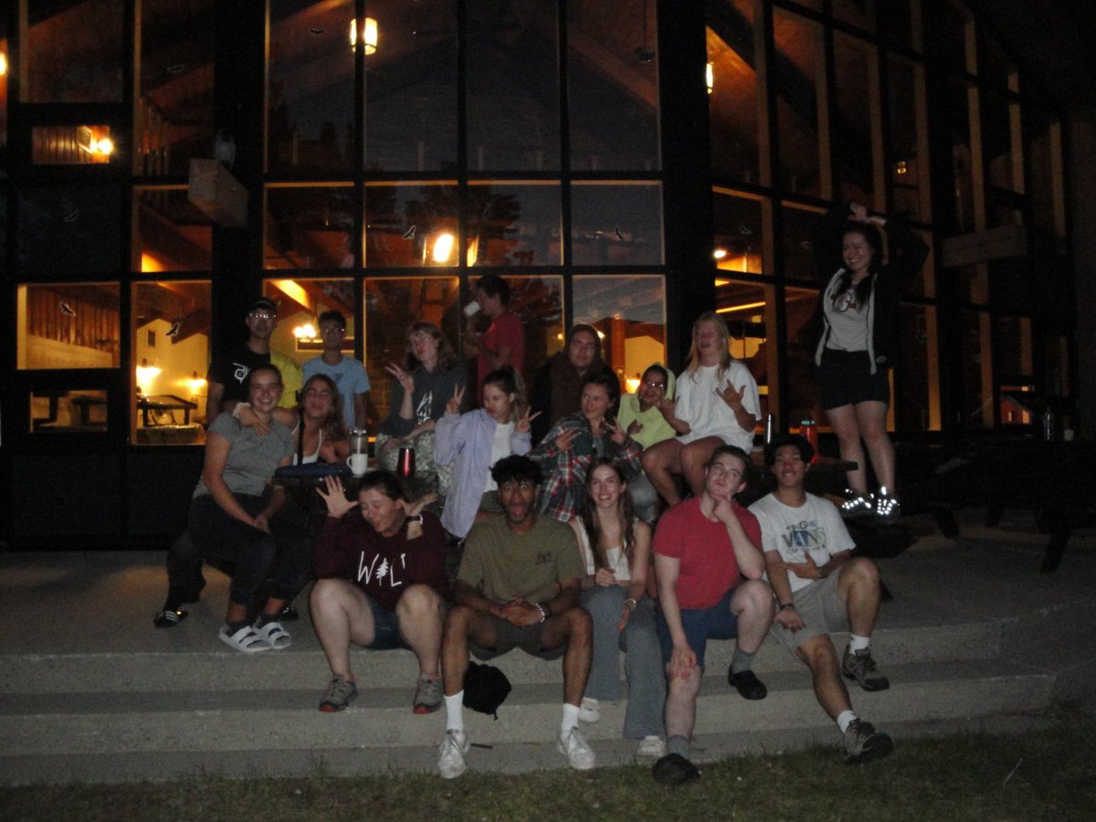 kaitlinpoyhia's tweet photo. Had the best time at BGI for ensc 401 
#jaredmoment #ensc401 https://t.co/5p7BFx7VzA