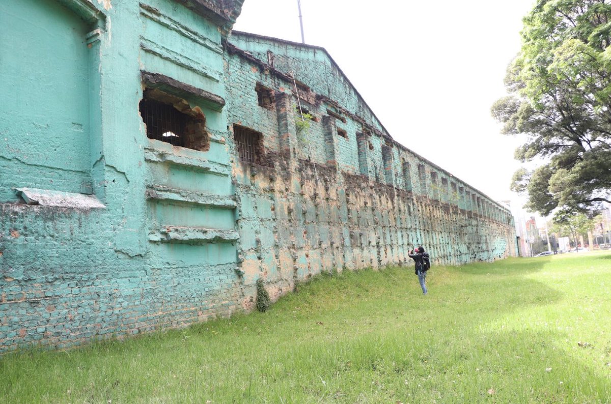Patrimoniobta's tweet photo. El #MesDelPatrimonio2022 gira en torno a las #HistoriasLatentes de #Bogotá, lugares cargados de sentido que parecen estar en márgenes de lo patrimonial, pero que en realidad son claves para reconocer otras formas de construir memoria y ciudadanía.

https://t.co/NlCLP0j7EB https://t.co/SAfInJZbjT