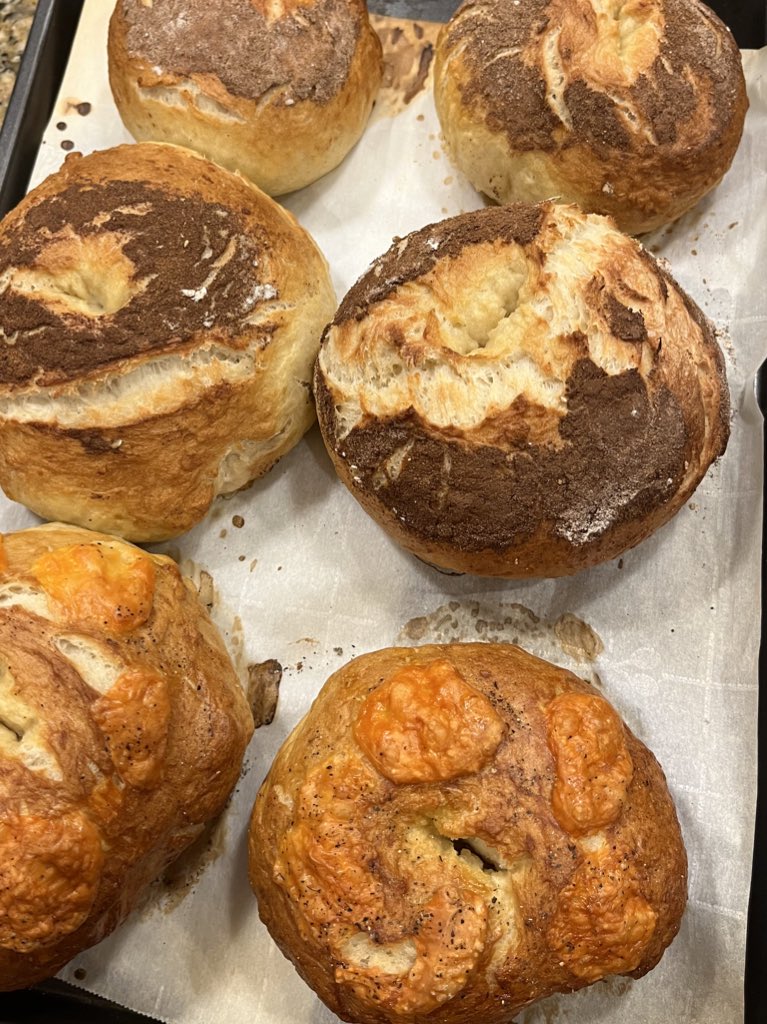 magicsfunny's tweet photo. they’re done 😌 and huge 🤨 
i think i’m going to split the recipe in half bc i can def use the same amount of dough and get better sized bagels https://t.co/qqzPFM3W5a