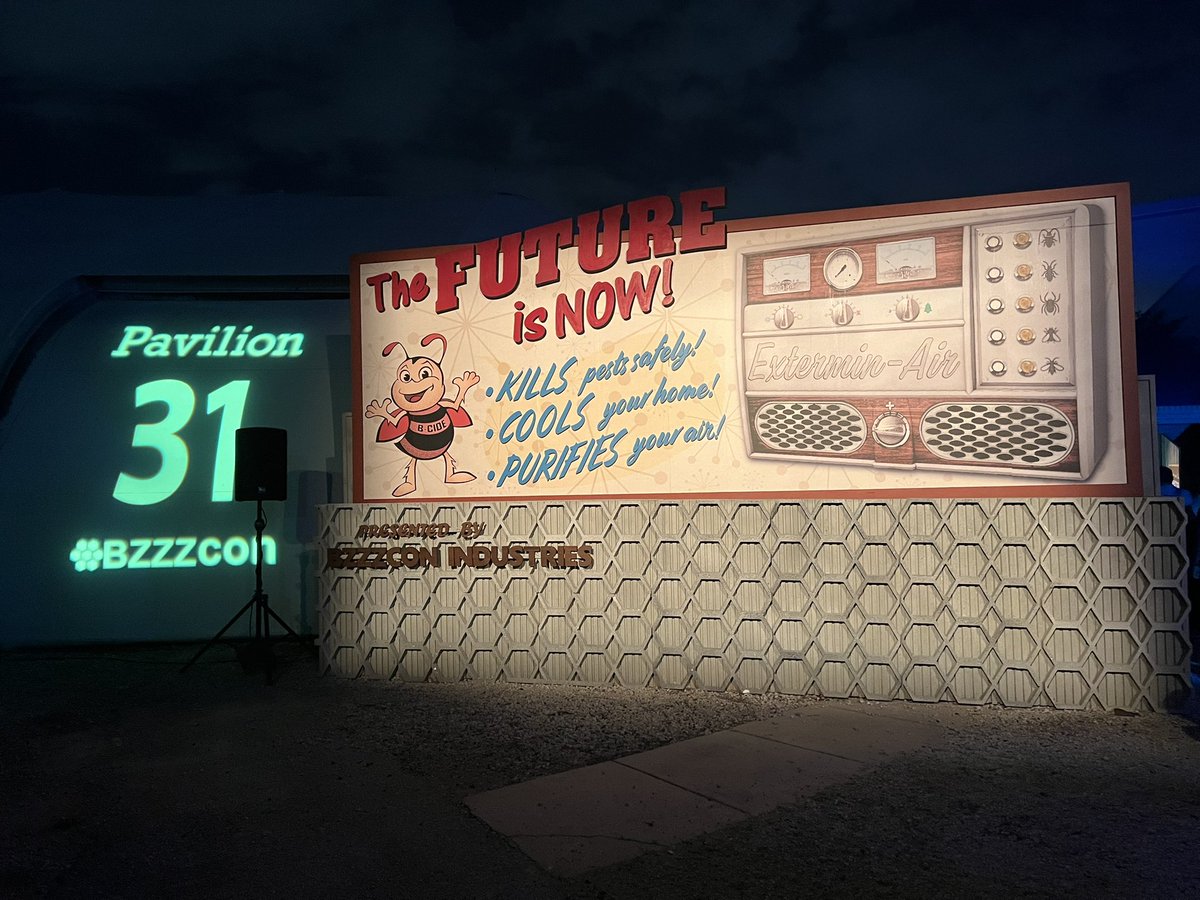 We’re huge fans of the new Extermin-Air central air system, and can’t wait to install these things in our homes and offices. If you haven’t yet, be sure to tour the home of the future at Pavilion 31 to see these babies at work. They’ll have you buzzin too #BZZZcon #HHN31