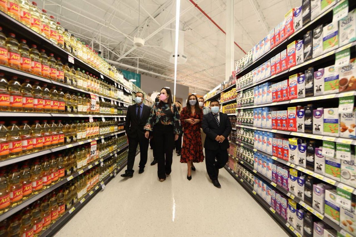 primitivolo's tweet photo. LLEVAMOS A NUEVO LAREDO A OTRO NIVEL: CARMEN LILIA CANTUROSAS VILLARREAL https://t.co/2LSStR03GC vía @PRIMITIVOLOPEZNOTICIAS https://t.co/czyHQxMxFe