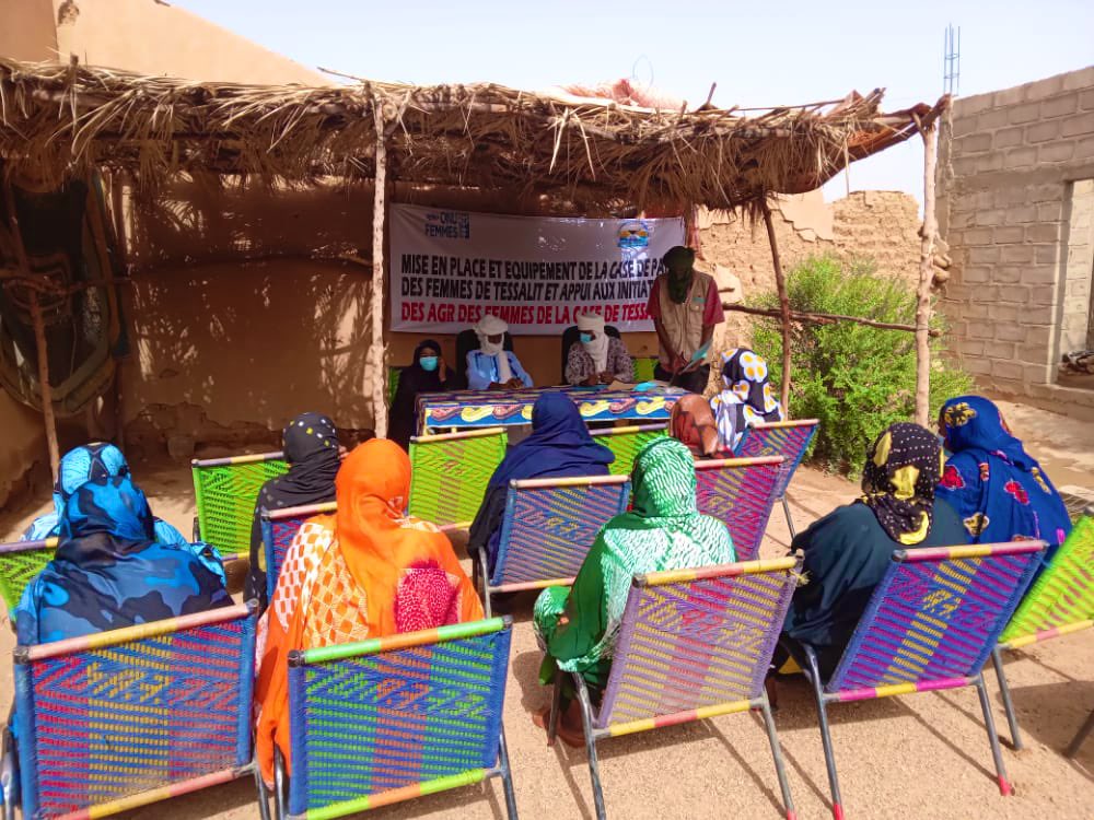 OngEffad's tweet photo. Projet de la participation des #femmes dans le processus de #paix et de sécurité dans la région de #Kidal (Mise en place d'une case de paix à Tessalit).
Financer par @ONUFemmes
Ensemble luttons pour la paix et cohésion sociale.
#effad #kidal #femmes https://t.co/wlG3yMvPhk