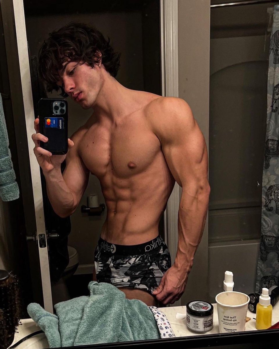 thegaysplus's tweet photo. 🥵🥵🥵 https://t.co/he7GdufecW