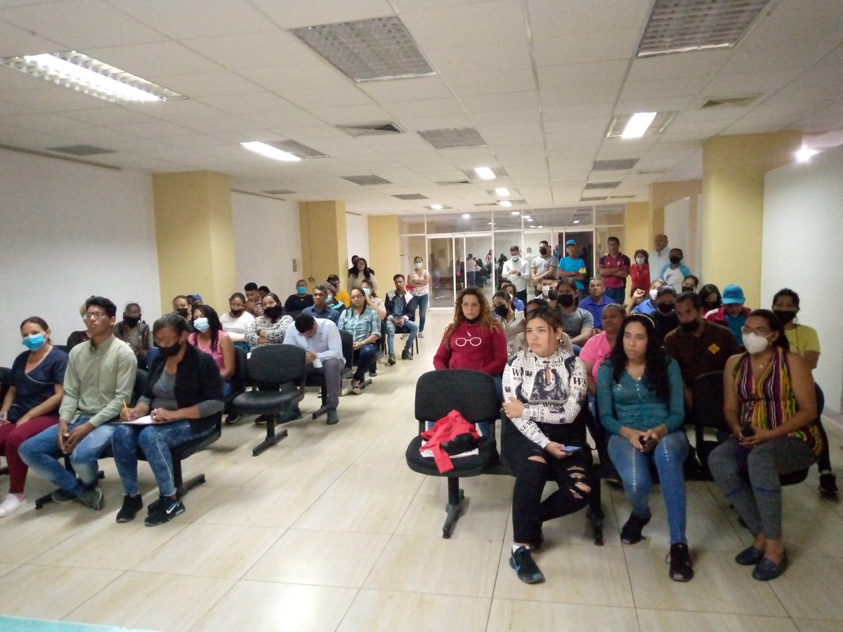 AnzoateguiCeet's tweet photo. #05Septiembre Desde el #Cleanz Se dio a conocer por parte del Rector Y Vicerrector de la #UBTJR la metodología para instalar los ambientes de Formación dirigido a los Trabajadores y Trabajadoras Del Consejo Legislativo.
@NicolasMaduro
@torrealbaf
@EdgarBlanco_VE
@viceedutrabajo2 https://t.co/emiRj6Gzjn