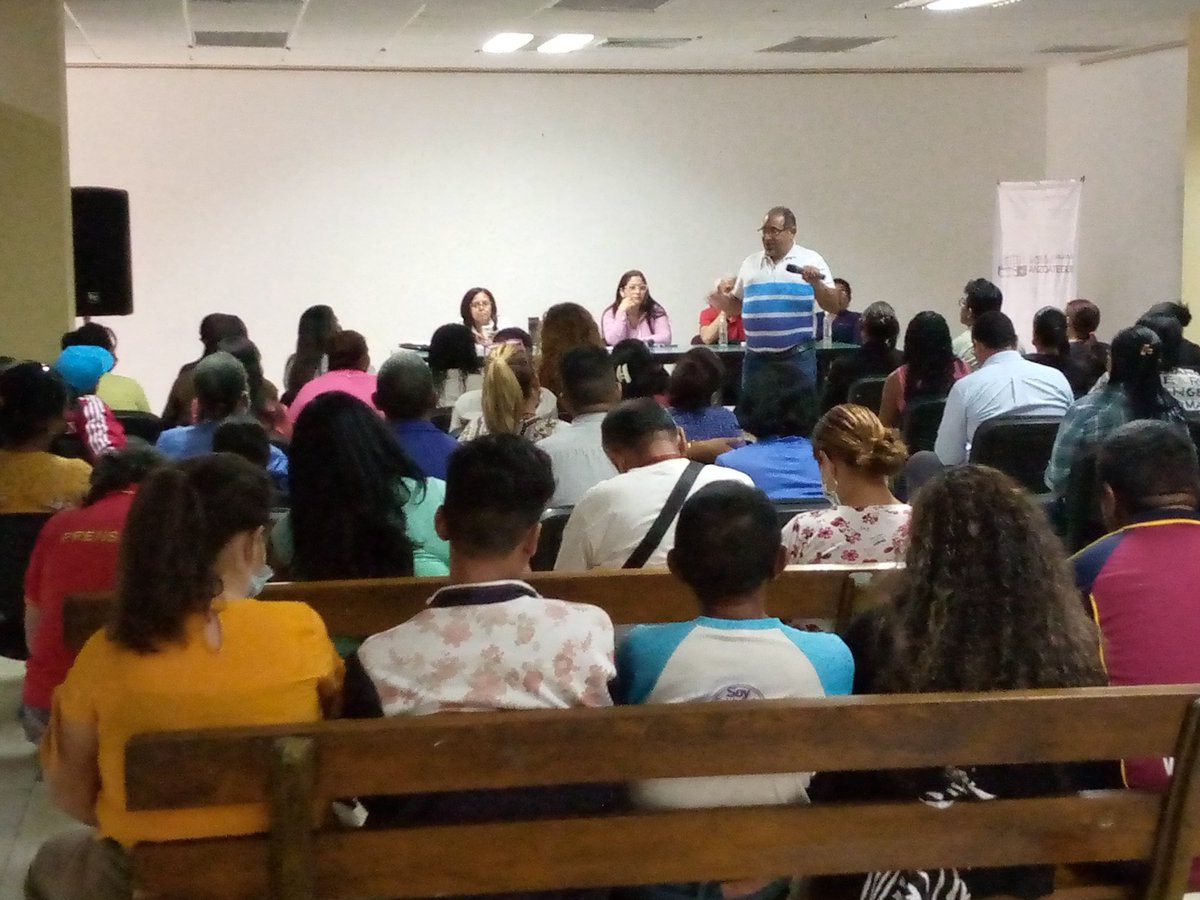 AnzoateguiCeet's tweet photo. #05Septiembre Desde el #Cleanz Se dio a conocer por parte del Rector Y Vicerrector de la #UBTJR la metodología para instalar los ambientes de Formación dirigido a los Trabajadores y Trabajadoras Del Consejo Legislativo.
@NicolasMaduro
@torrealbaf
@EdgarBlanco_VE
@viceedutrabajo2 https://t.co/emiRj6Gzjn