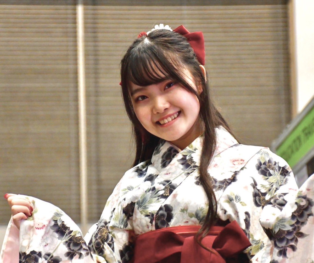 jeffdontpanic's tweet image. Even though I was worried about the upcoming presentation, This Saturday became the best day as I met @inoueazumi and @yuyu_2012_2_22. I am so excited that during the signing session i was speechless, but I just want to say &quot;Thank you for making my childhood beautiful.” ありがと.