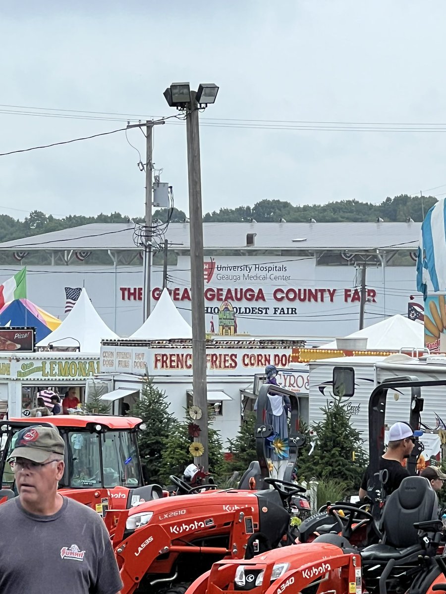 MichaelEging's tweet photo. Road trip this weekend to home in Ohio. Good to stretch the #Mustang’s leg and spend time with family and friends. #GeaugaCountyFair #bicentennial #LaborDay2022 #roadTrip https://t.co/IJDD8puQQD