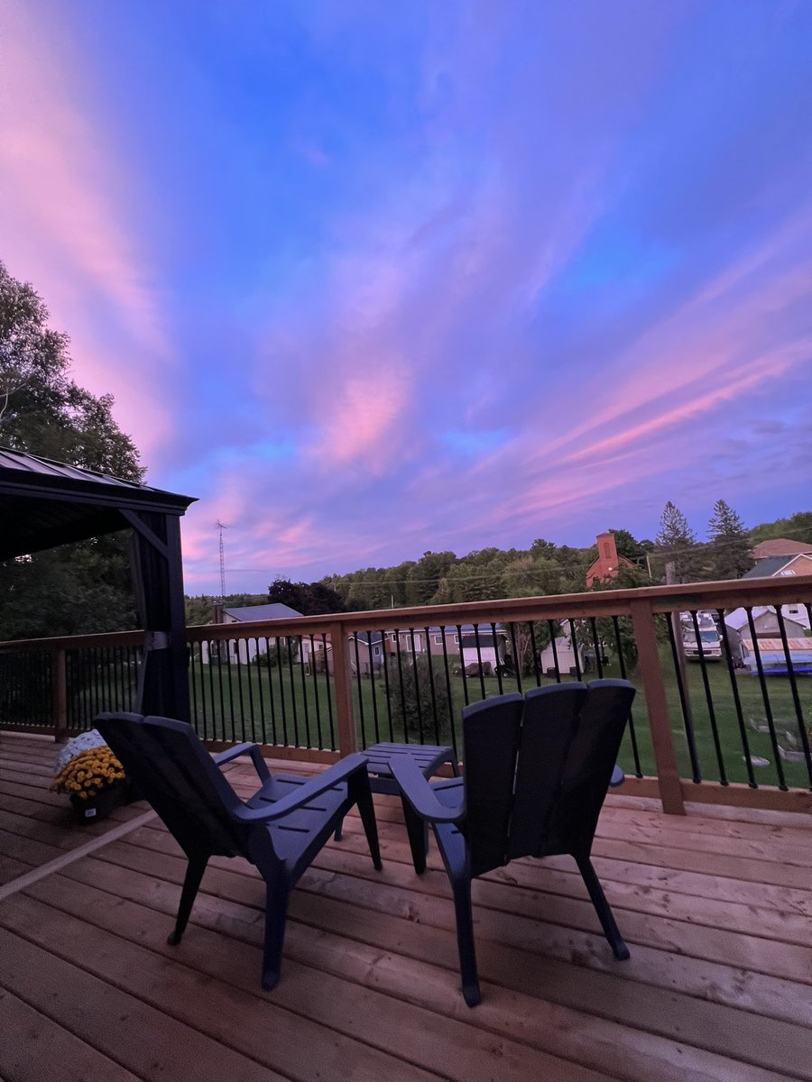 ElyseKellar's tweet photo. This sunset, after a beautiful weekend, is the perfect way to start September. @Ptbo_Canada #Ptbo #nofilterneeded https://t.co/7pdqeYEFvK