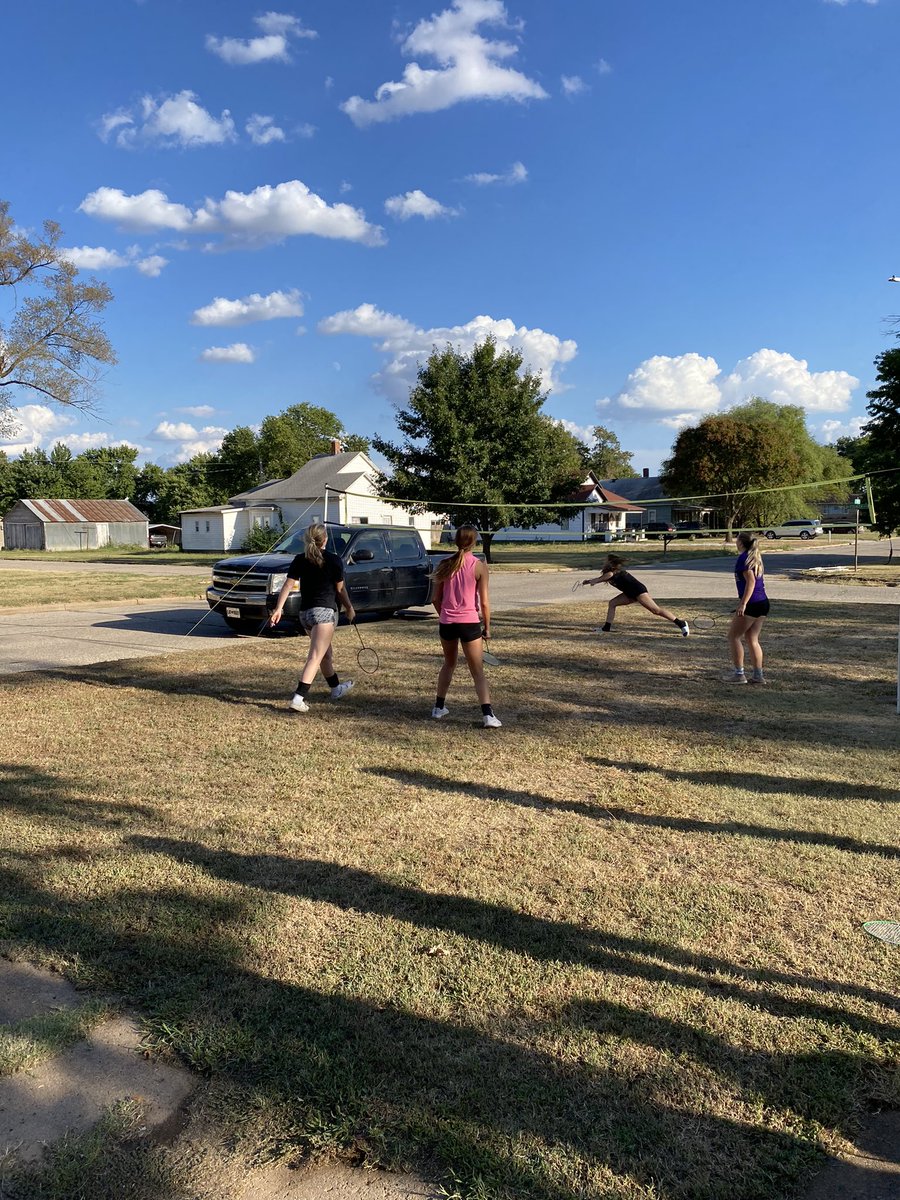 LadyJay_CoachA's tweet photo. Monday nights = Team Dinners. 💙Thanks to the Newells for the delicious Mexican food, followed up by fun and games! https://t.co/nXqwnWjo2H