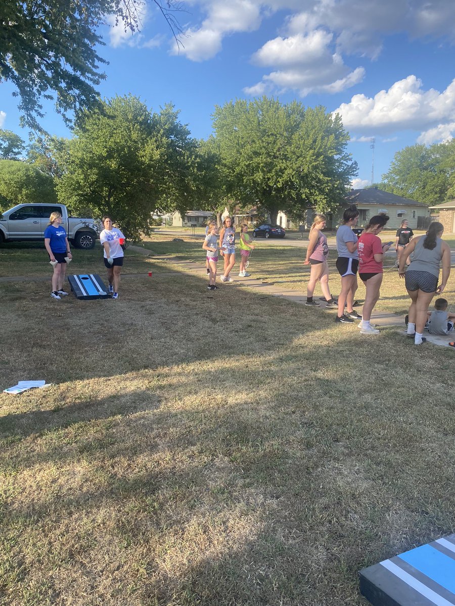 LadyJay_CoachA's tweet photo. Monday nights = Team Dinners. 💙Thanks to the Newells for the delicious Mexican food, followed up by fun and games! https://t.co/nXqwnWjo2H