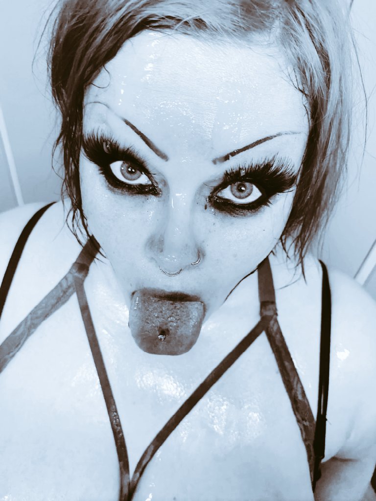 MoniqueSuccubus's tweet photo. LIVEstream TOMORROW @ CHATRUBATE FEEL stay kinky and follow me 
#gothic #goth #livewebcam #egirl #fetish #latex #latexdress  #lipstick #blacklips #pinklips #blackandwhite #art #porn

#blacknwhite #berlin #egirl #of #onlyfans #fansly #streamtomorrow #stream #boobs #german #germany https://t.co/zXYjKJzFh3