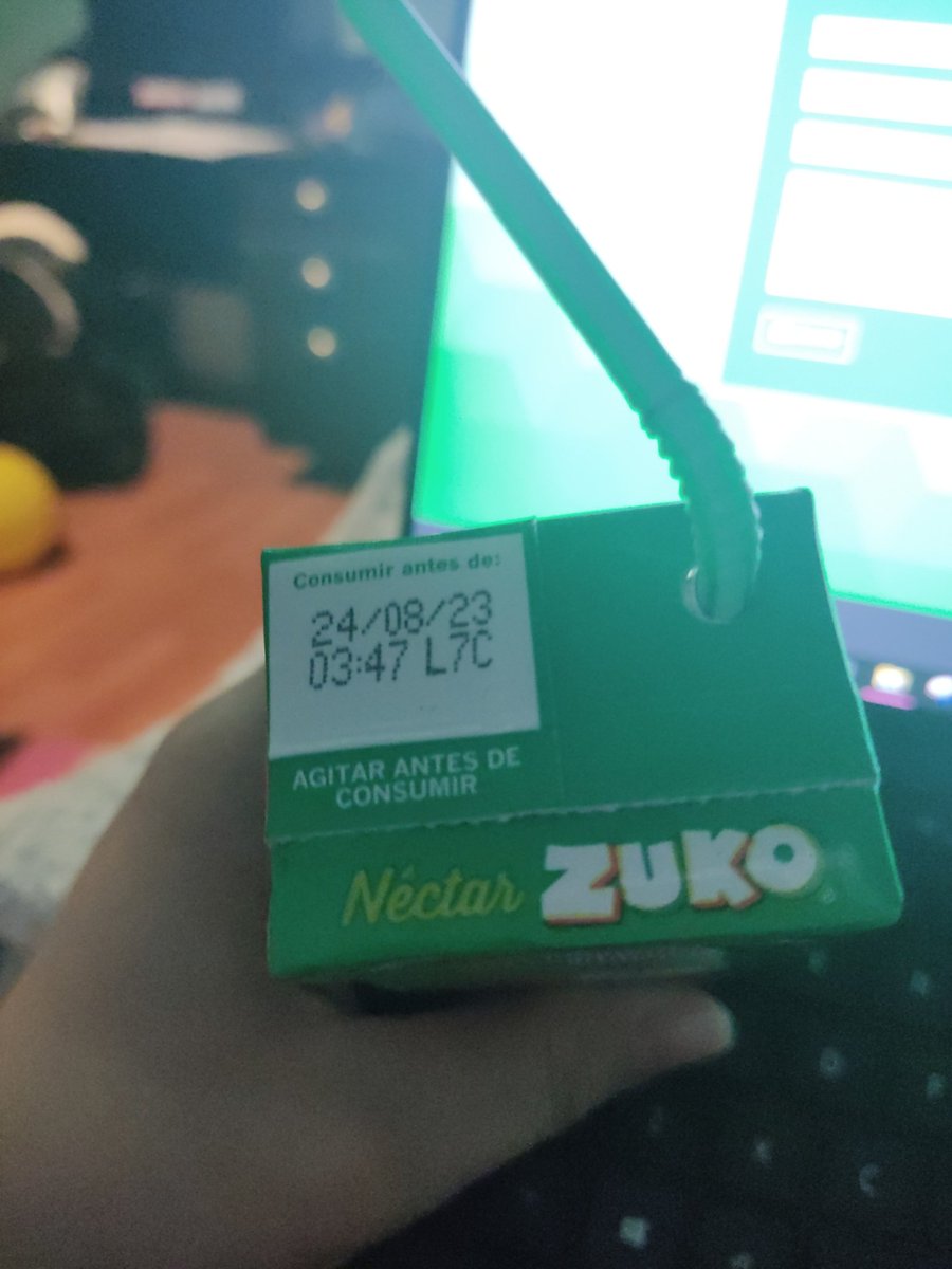 Valsilprot's tweet photo. @ZukoChile el viernes 02/09 compré un sixpack de cajitas de jugo de manzana de 200 CC y venían vinagres, fermentados y levemente gasificados. Con un sabor horrible. Donde de reclama esto? @SERNAC https://t.co/OabPSDZOnM