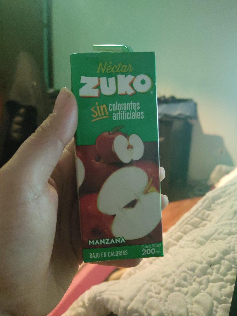 Valsilprot's tweet photo. @ZukoChile el viernes 02/09 compré un sixpack de cajitas de jugo de manzana de 200 CC y venían vinagres, fermentados y levemente gasificados. Con un sabor horrible. Donde de reclama esto? @SERNAC https://t.co/OabPSDZOnM