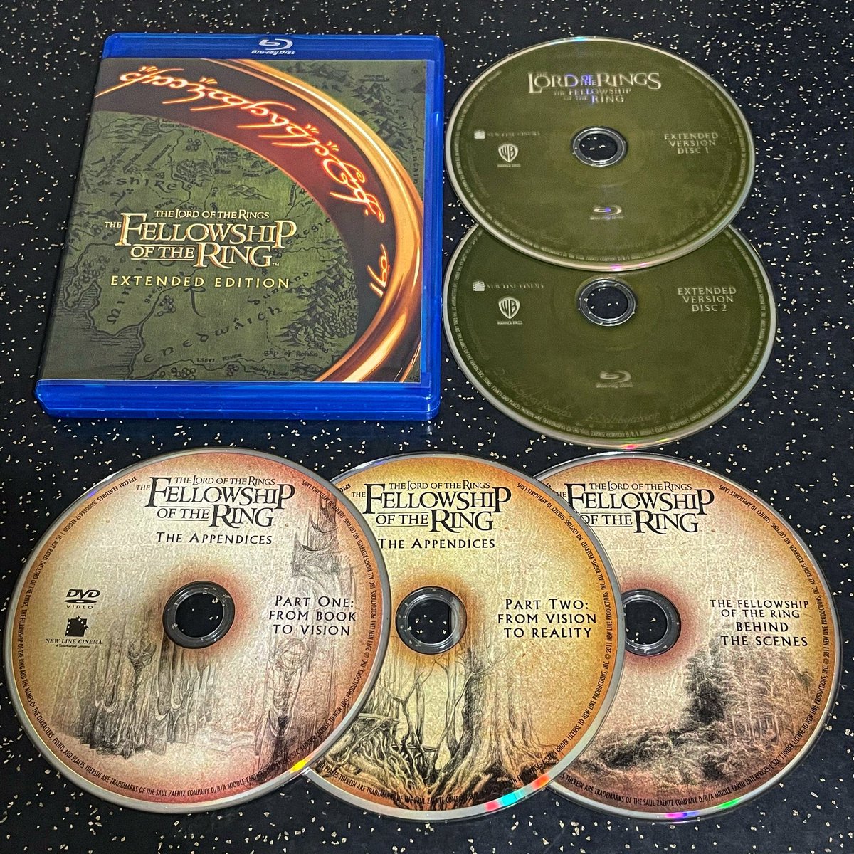 TheTrueAsgard's tweet photo. New arrival:
The Lord of the Rings blu-ray trilogy - Extended Editions.
From Amazon @amazon.
All good but the poor protective packaging, which made some of the boxes break in the inside. 😢
#LordOfTheRings #ExtendedEditions #BluRay #Amazon https://t.co/8oYIT0ttfg