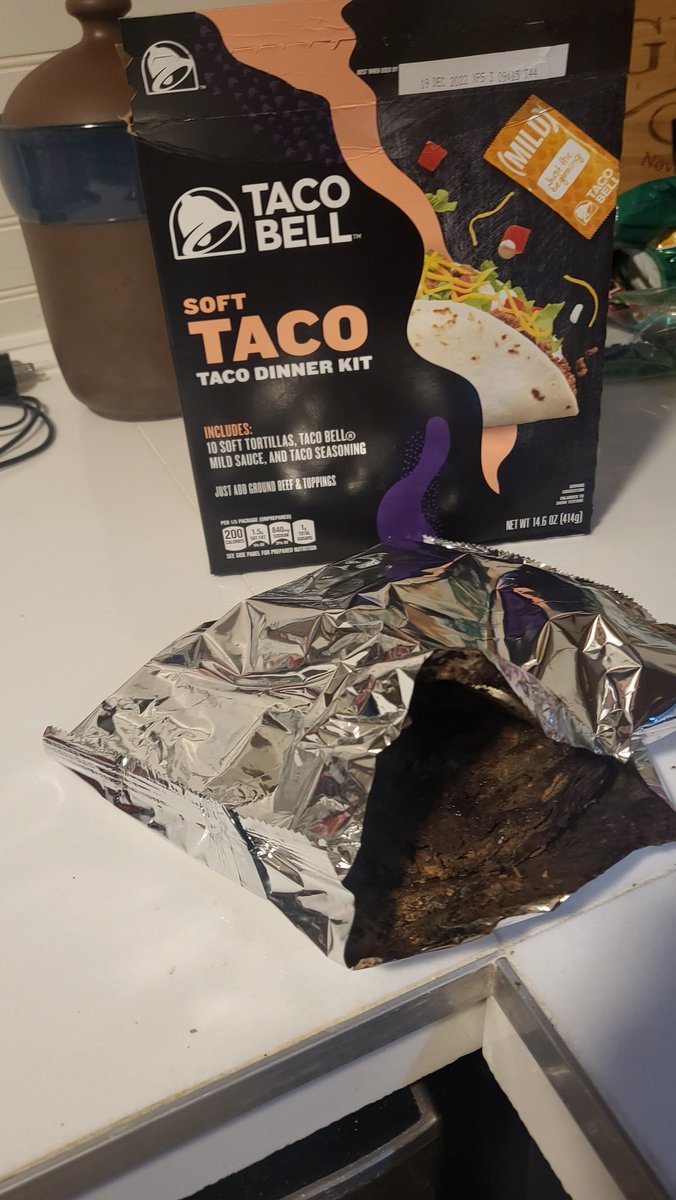 Angpierce12's tweet photo. @tacobellcare @tacobell 
Wtf, Taco Bell???? 🤢🤮🤢 https://t.co/EmlJj0tLUm