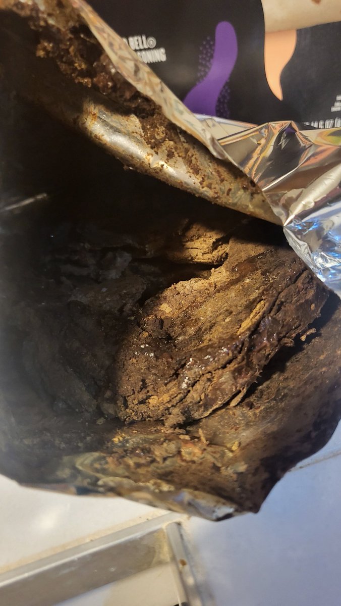 Angpierce12's tweet photo. @tacobellcare @tacobell 
Wtf, Taco Bell???? 🤢🤮🤢 https://t.co/EmlJj0tLUm